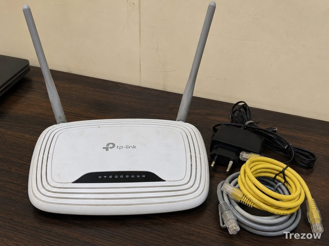 TP-Link Wi-Fi router + LAN cables