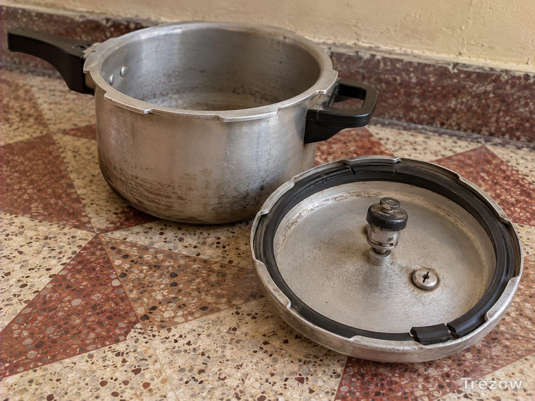 Pressure cooker, damaged gasket