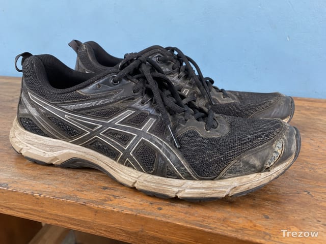 ASICS running shoes, men UK 9