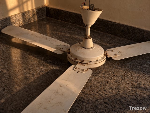 Ceiling fan 1200 mm, needs capacitor
