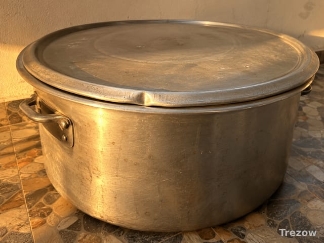 Large biryani handi with lid