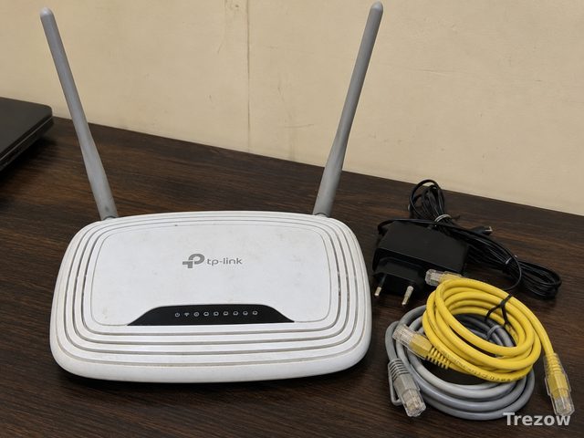 TP-Link Wi-Fi router + LAN cables