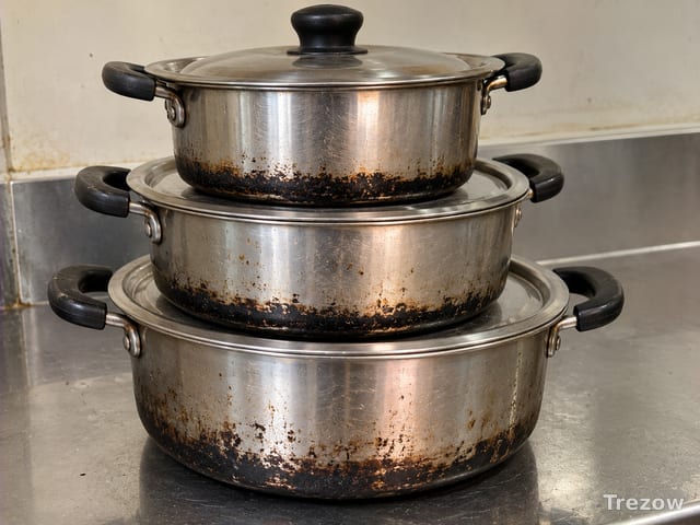Steel cooking pots with lids (3)